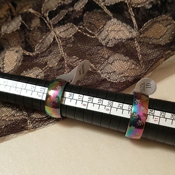 🎈3/$12 Iridescent Paw Print Band Ring! - Picture 2 of 4